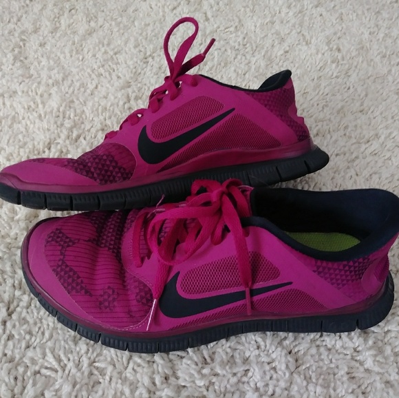 Nike Shoes - Nike free shoes